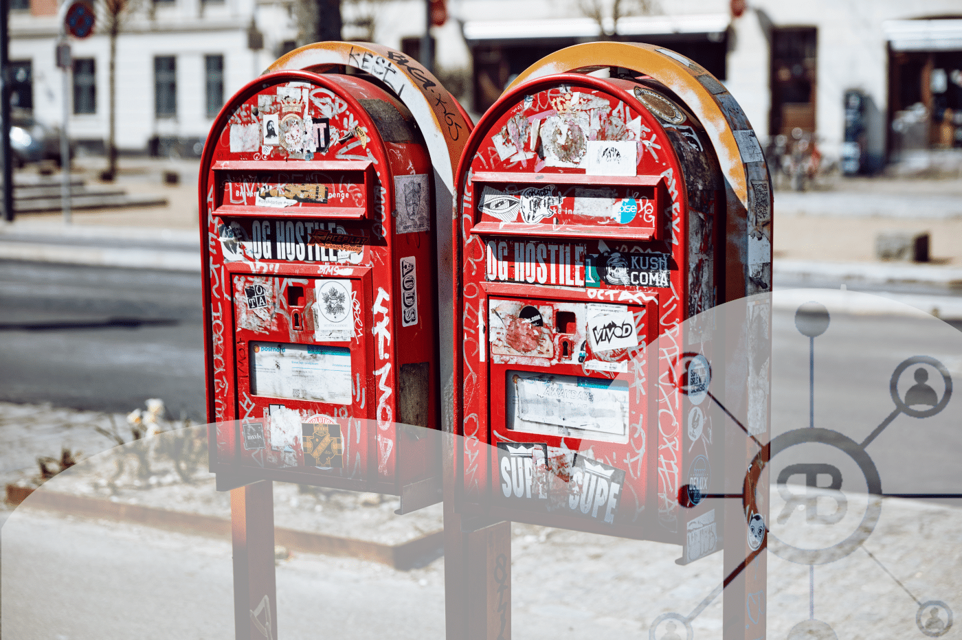 Boîte emailing rouge